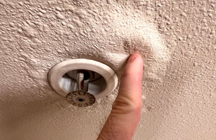 Early Warning Signs of Water Damage in Miami FL